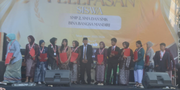 Pentas Seni Meriahkan Pelepasan Siswa SMP, SMA, dan SMK Bina Bangsa Mandiri