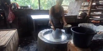Perajin Tahu Desa Ciderum Mengeluh, Omzet Turun Akibat Harga Kedelai Naik