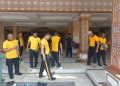 Polsek Caringin Gelar Bersih-Bersih Masjid Sambut Hari Bhayangkara ke- 80