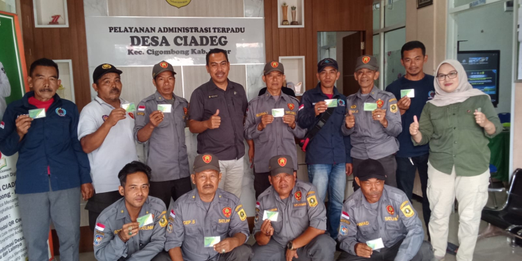 Pemdes Ciadeg Berikan Perlindungan BPJS Ketenagakerjaan bagi Linmas dan Kelembagaan Desa