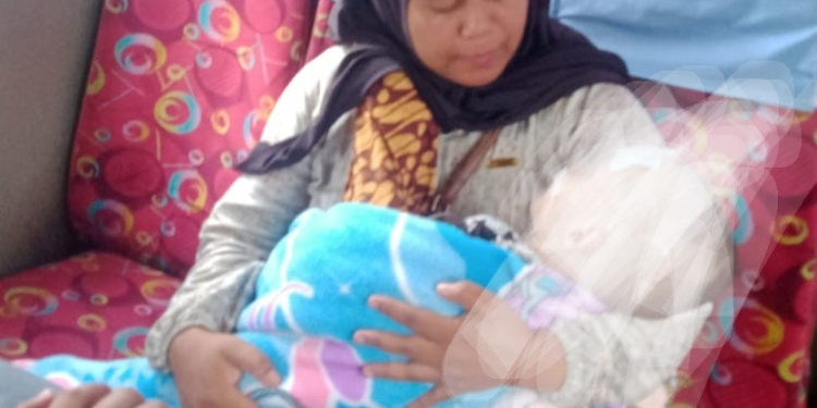 Terpaksa Naik Bus, Ibu Tunggal di Cisarua Berjuang Antar Anak Sakit Berat ke RSCM
