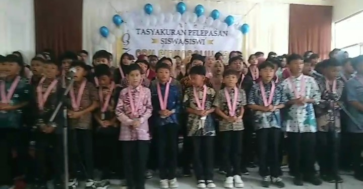 Tasyakuran Pelepasan Siswa Kelas VI SDN Sirnagalih 2 Berlangsung Meriah dan Penuh Haru
