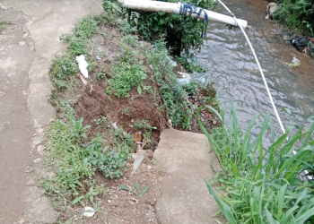 Longsor di Bantaran Kali Belum Ditangani, Warga Caringin Desak Perbaikan