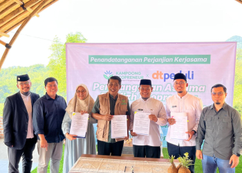 DT Peduli Salurkan Rp 973 Juta untuk Dukung Ekspor Ubi dan Pembangunan Asrama Santri di Kampong Ecopreneur