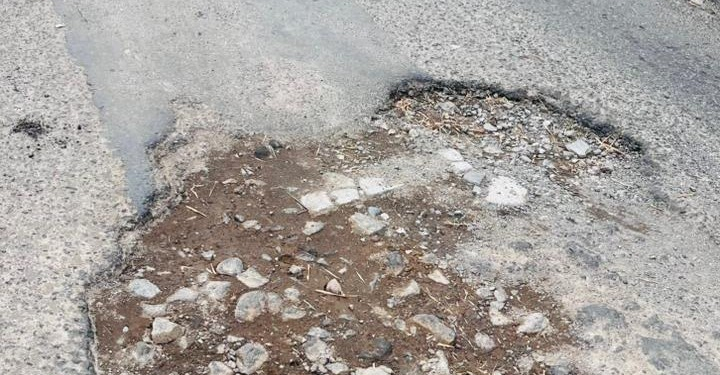Jalan Kabupaten di Kecamatan Tamansari Berlubang, Warga Harapkan Penanganan Segera