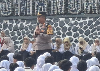 Momen MPLS, Ribuan Siswa Baru SMAN Caringin Digembleng Kapolsek Caringin