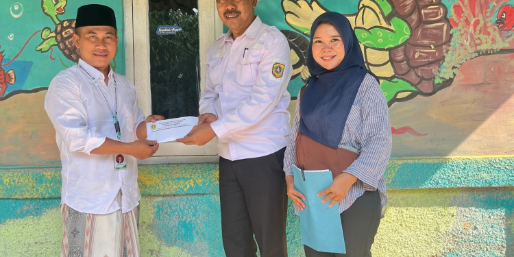 Pemdes Ciadeg Salurkan Bantuan Operasional untuk 60 Guru PAUD dan MDTA