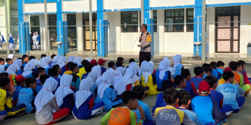 Kapolsek Caringin Berikan Penyuluhan Bahaya Narkoba dan Bullying pada Siswa Baru SMPN 2 Caringin