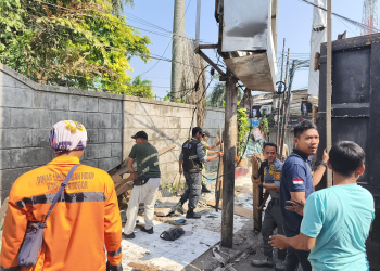 Kecamatan Tamansari Tertibkan 6 Bangunan Liar dan 4 Reklame di Simpang Ciapus