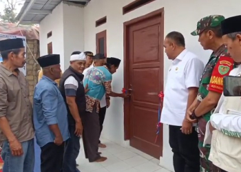 Ketua RT Didampingi Camat Caringin Resmikan Bedah Rumah PWO