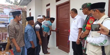 Ketua RT Didampingi Camat Caringin Resmikan Bedah Rumah PWO