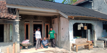 Penyandang Disabilitas di Caringin Terima Bantuan Bedah Rumah BSPS