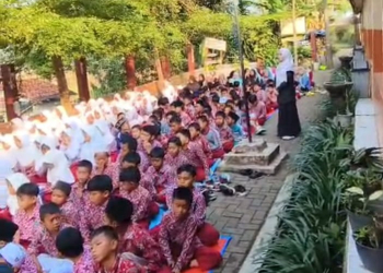 Ratusan Siswa-Siswi SDN Cinagara 2 Gelar Rebowakasan