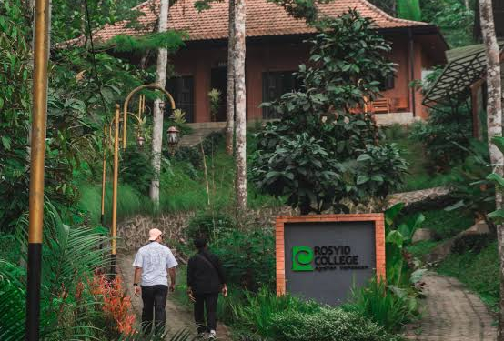 Kampoong Ecopreneur Bangun Ekosistem Peradaban Melalui Pendidikan, Lingkungan, dan Kemandirian Ekonomi