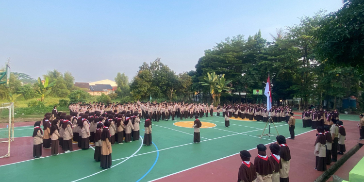 SMP IT BBS Peringati Hari Pramuka ke-65 dengan Apel Khidmat