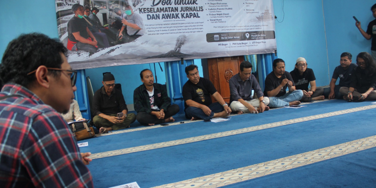 Lima Jurnalis Hilang saat Liputan Erupsi Gunung Anak Krakatau, Jurnalis Bogor Gelar Doa Bersama