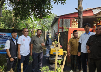 CSR PT TFJ Mayora Group Bangun Jalan Lingkungan