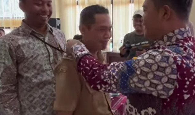 Dede Fauzi Dilantik Jadi Pj Kepala Desa Sirnagalih